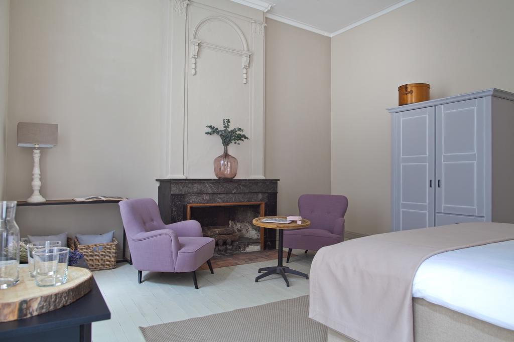 Chambres D'hotes Les Trois Comtes Bed & Breakfast 3*